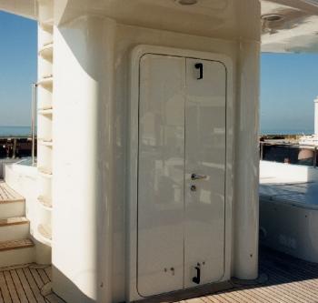 Double_door_mast_closed_site Double_door_mast_closed_site